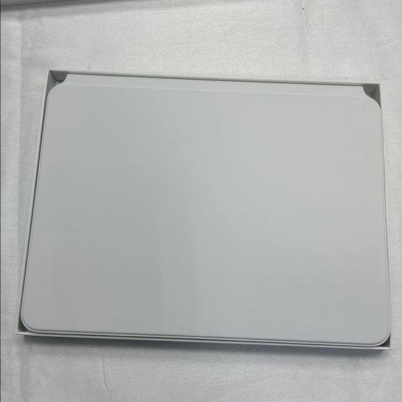 Apple iPad Magic Keyboard - White - Picture 5 of 7